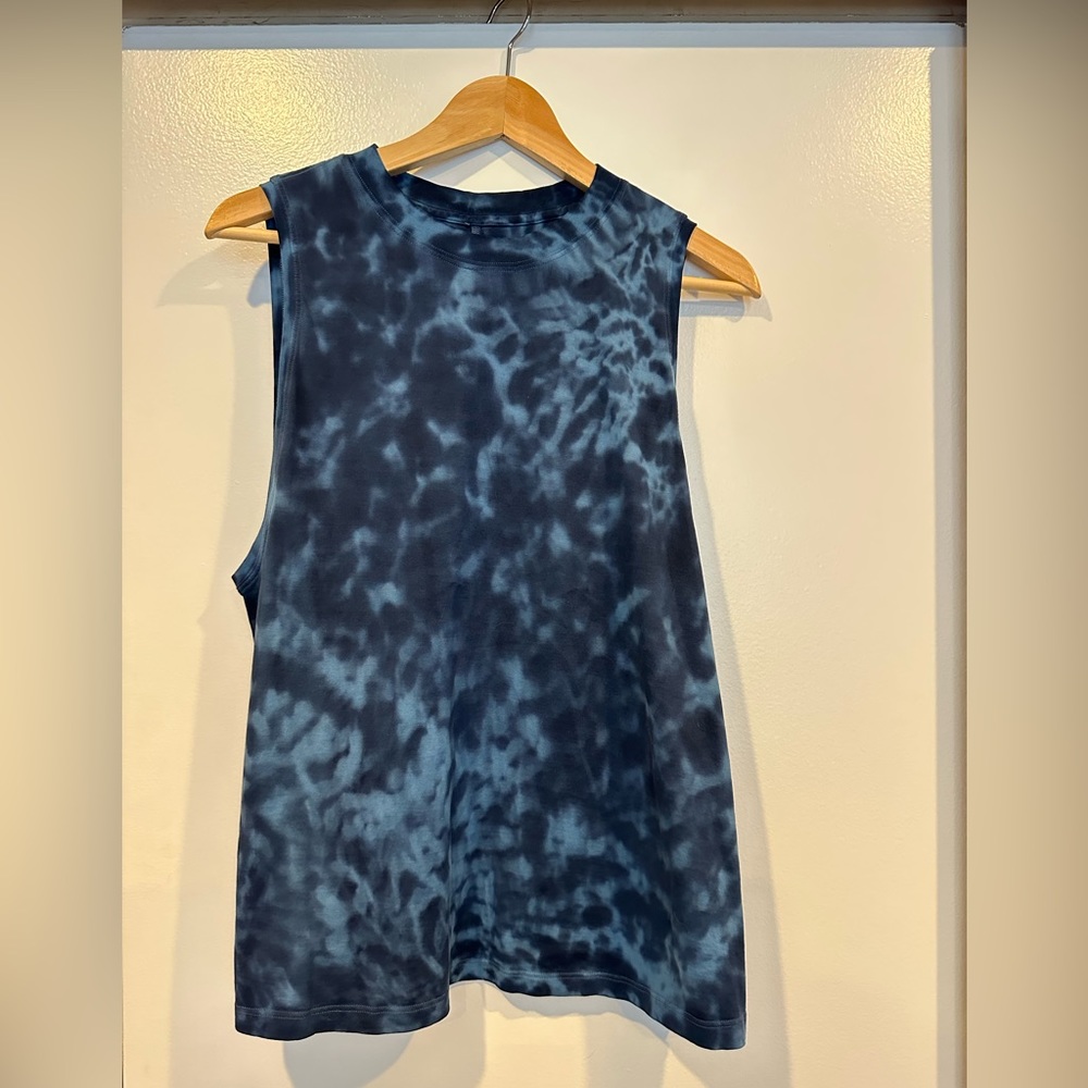 LIKE NEW lululemon All Yours Tank Marmoleado Tie Dye Soft Denim True Navy Size 4 - Picture 4 of 7